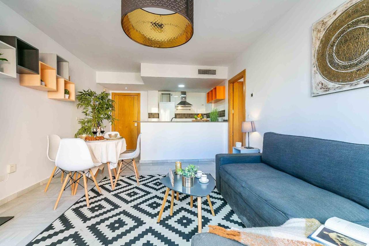 Carlos Haya Beautiful Apartment With Parking Malaga Ngoại thất bức ảnh